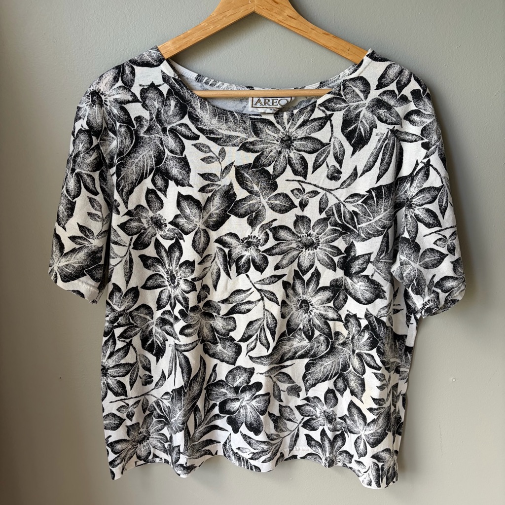 Vintage Areo Black And White Women’s Floral Short Sleeve Shirt Size Large